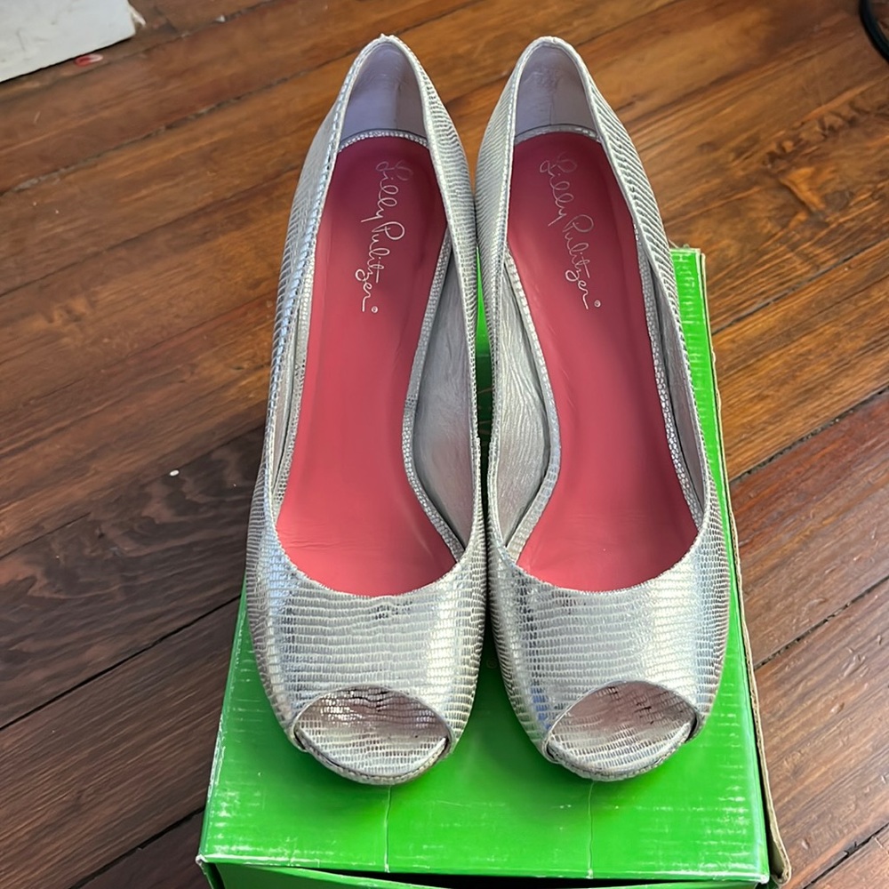 Lilly Pulitzer size 6.5 silver wedges